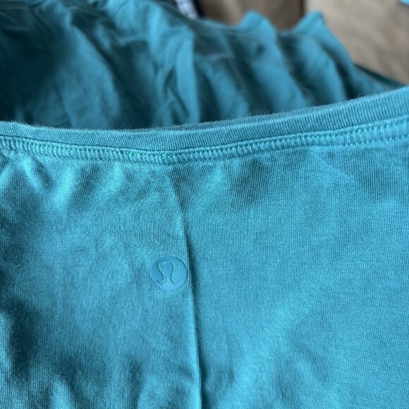 Lululemon Women’s Long Sleeve Workout Top Teal Size 4 NO TAGS! Sporty Gym Preppy - Picture 2 of 10